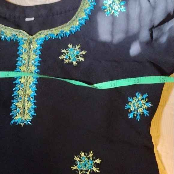 Girls dress - Picture 4 of 6